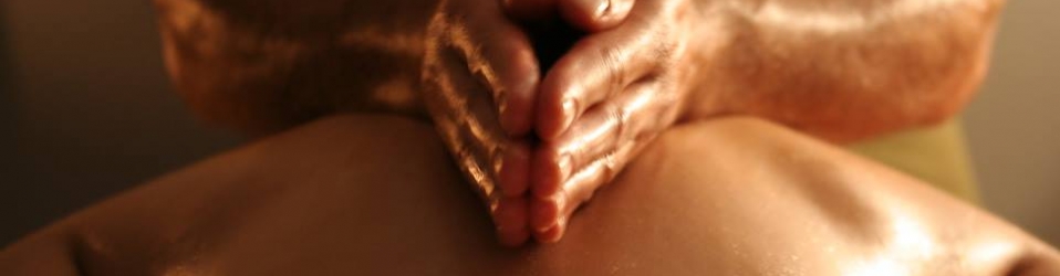 Chez om yoga , massage du monde avec Emmanuelle Cueff